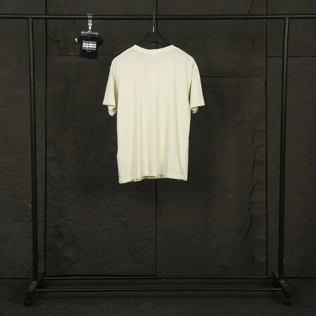 P124 Actual photo [Hot in summer] Style number: 25050# Color: Mi Xing Size: S to XL - Ralph Lauren/Ralph Lauren 2025SS Summer new Hampton coastal style island coconut tree soft slub cotton short-sleeved Tee - Correct and short version The upper body is more proportional ✅ - Original consistent warp and weft slub cotton, soft and comfortable with a sense of laziness ✅ - RL 25 new coconut tree printed cotton Tee The resort-style coconut tree and island pattern print on the chest enriches the visual beauty. The apricot color and the texture of the bamboo fabric have a very lazy summer style. The loose and short version is not picky about your body shape and brings out the Instagram atmosphere. Highly recommended.